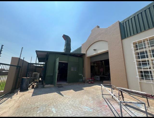 685M² WAREHOUSE FOR SALE IN LASER PARK